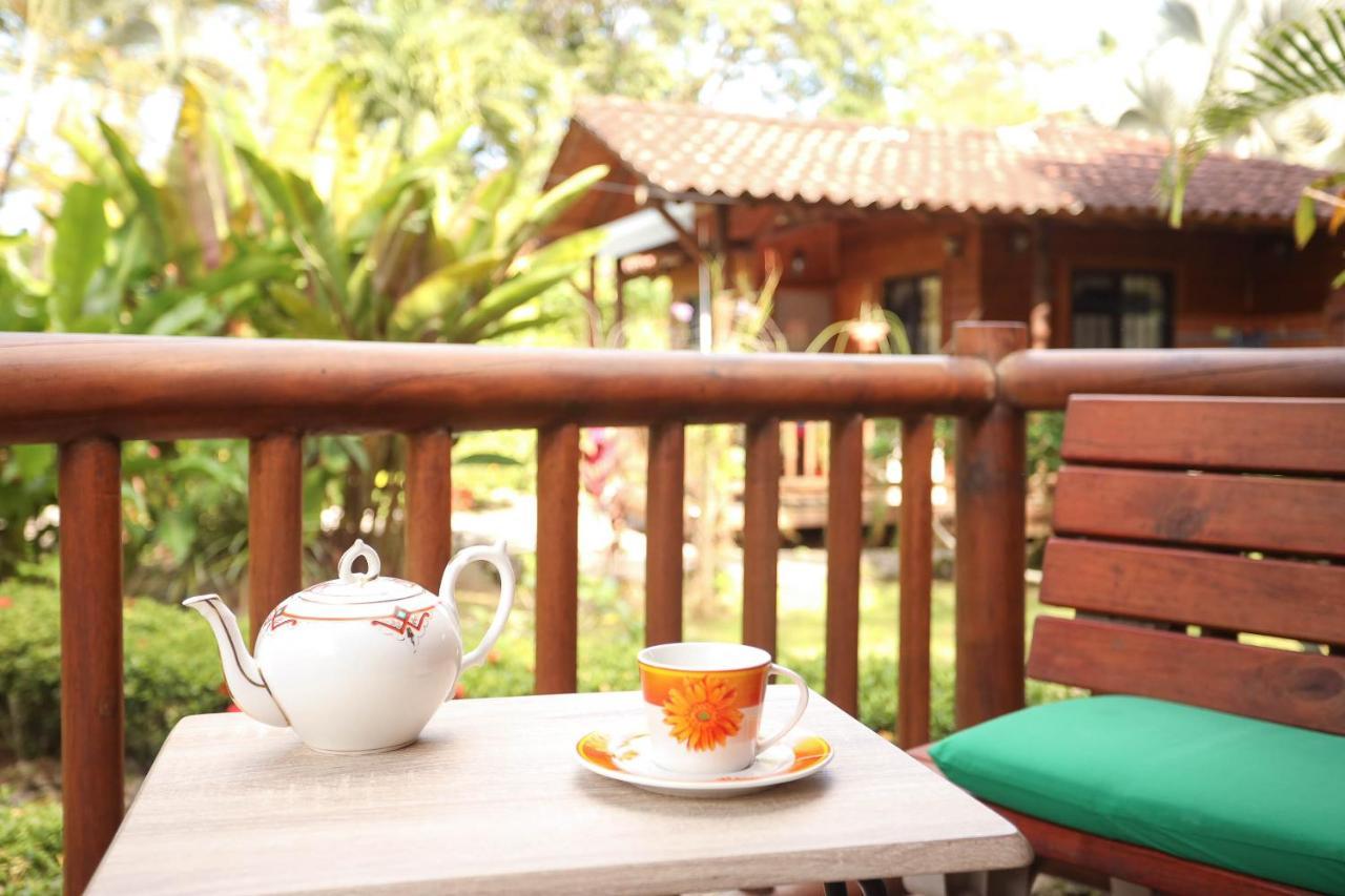 Casa Marcellino Lodge Cahuita Exterior photo